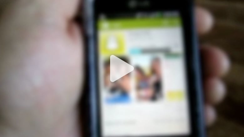 بالفيديو: 3 صبيان يعتدون جنسيا على فتاة مقيدة وينشرون مشاهد الجريمة على "سناب تشات" بالفيديو: 3 صبيان يعتدون جنسيا على فتاة مقيدة وينشرون مشاهد الجريمة على "سناب تشات"