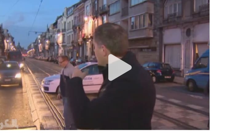 بالفيديو: مراسل CNN قرب منزل مشتبه به خلال مداهمة الشرطة بالفيديو: مراسل CNN قرب منزل مشتبه به خلال مداهمة الشرطة