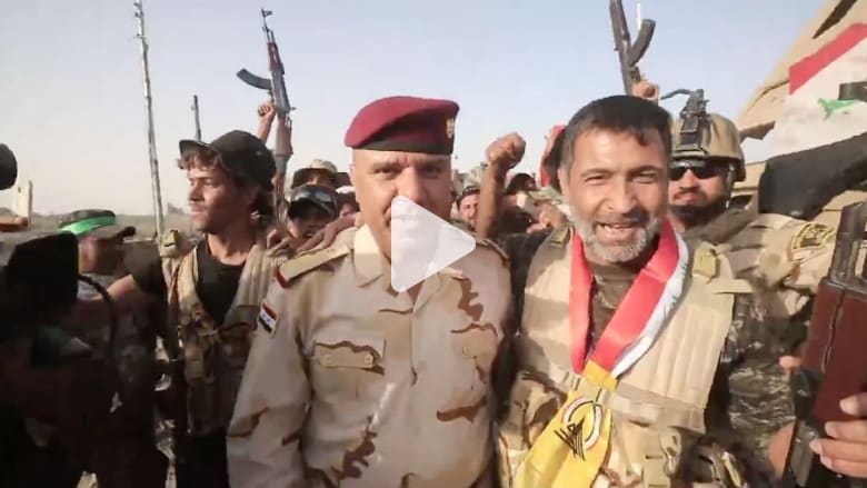 بالفيديو: وسط غبار المعارك.. جنود عراقيون يحتفلون في قرية الزغاريد قرب الفلوجة بالفيديو: وسط غبار المعارك.. جنود عراقيون يحتفلون في قرية الزغاريد قرب الفلوجة