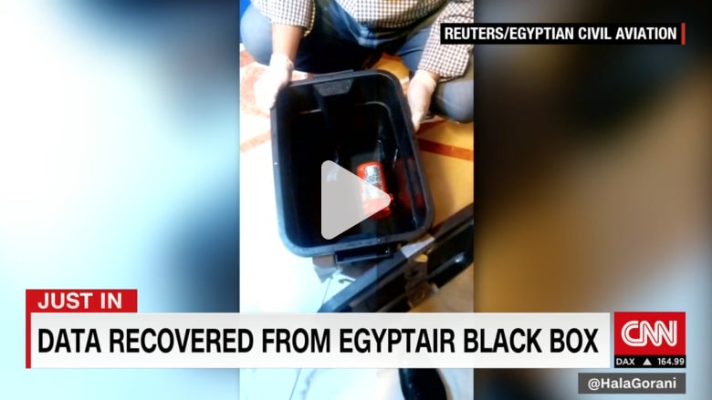 بالفيديو: مؤشرات على وجود دخان وتلف بحطام رحلة مصر للطيران بسبب حرارة عالية.. ما الذي أسقطها؟ بالفيديو: مؤشرات على وجود دخان وتلف بحطام رحلة مصر للطيران بسبب حرارة عالية.. ما الذي أسقطها؟
