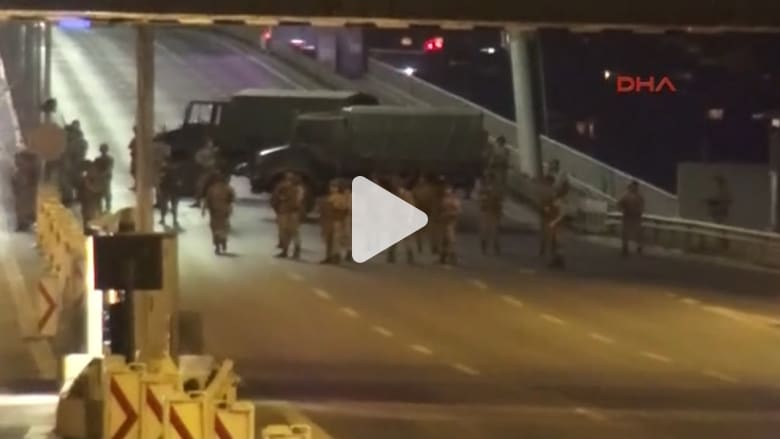 شاهد.. شاحنات عسكرية وقوات الجيش التركي في شوارع أنقرة شاهد.. شاحنات عسكرية وقوات الجيش التركي في شوارع أنقرة