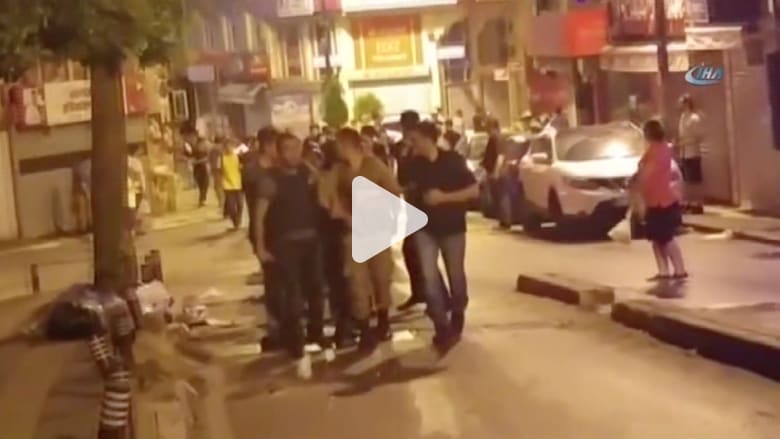 بالفيديو: قوات أمن تركية تعتقل جنودا من الجيش شاركوا في محاولة الانقلاب بالفيديو: قوات أمن تركية تعتقل جنودا من الجيش شاركوا في محاولة الانقلاب