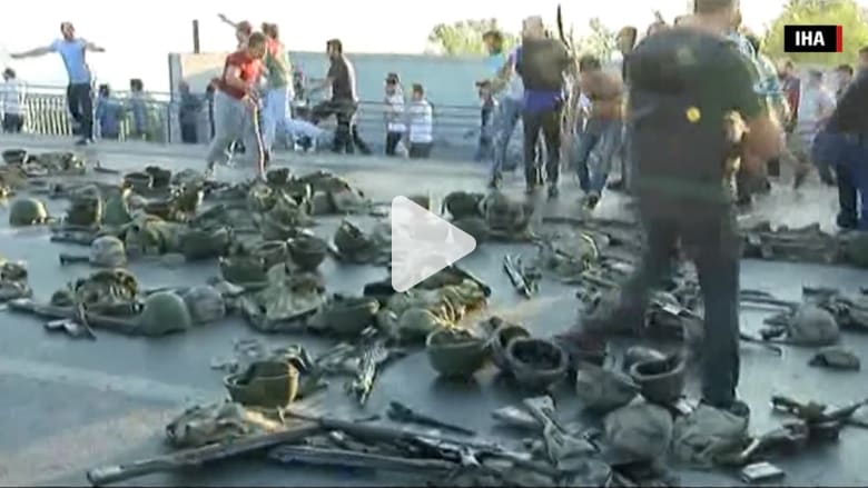 بالصوت والصورة.. فيديو يختصر محاولة الانقلاب التي شهدتها تركيا بالصوت والصورة.. فيديو يختصر محاولة الانقلاب التي شهدتها تركيا