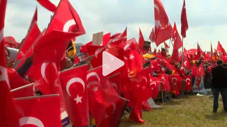 آلاف من أنصار أردوغان يتظاهرون في ألمانيا ضد محاولة الانقلاب آلاف من أنصار أردوغان يتظاهرون في ألمانيا ضد محاولة الانقلاب