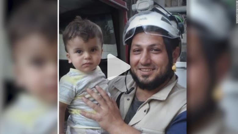 وجه أبيض يعرفه من أنقذهم.. مقتل "بطل الصغار والكبار" في حلب وجه أبيض يعرفه من أنقذهم.. مقتل "بطل الصغار والكبار" في حلب