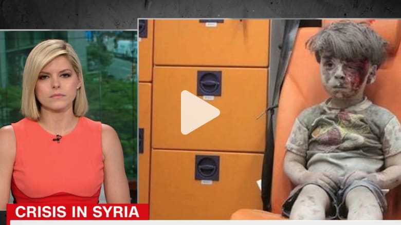 شاهد مذيعة CNN تبكي على الهواء خلال قراءة خبر الطفل السوري عمران شاهد مذيعة CNN تبكي على الهواء خلال قراءة خبر الطفل السوري عمران