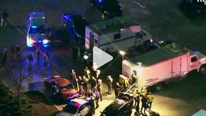 الشرطة الأمريكية: 3 قتلى بإطلاق نار بمركز تجاري بواشنطن الشرطة الأمريكية: 3 قتلى بإطلاق نار بمركز تجاري بواشنطن