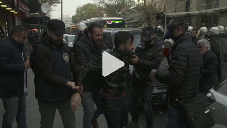 مواجهات بين الشرطة التركية ومتظاهرين أكراد في إسطنبول مواجهات بين الشرطة التركية ومتظاهرين أكراد في إسطنبول