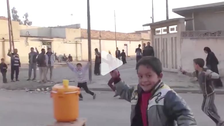 عودة الحياة لبلدة حمام العليل بعد استعادتها من داعش عودة الحياة لبلدة حمام العليل بعد استعادتها من داعش