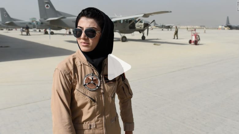 أول أفغانية تقود طائرة نفاثة تحاول اللجوء إلى الولايات المتحدة أول أفغانية تقود طائرة نفاثة تحاول اللجوء إلى الولايات المتحدة