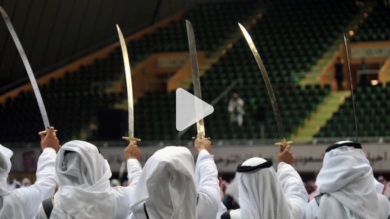 "العرضة".. فن خليجي يتجلى بمهرجان الجنادرية فما هو؟ "العرضة".. فن خليجي يتجلى بمهرجان الجنادرية فما هو؟
