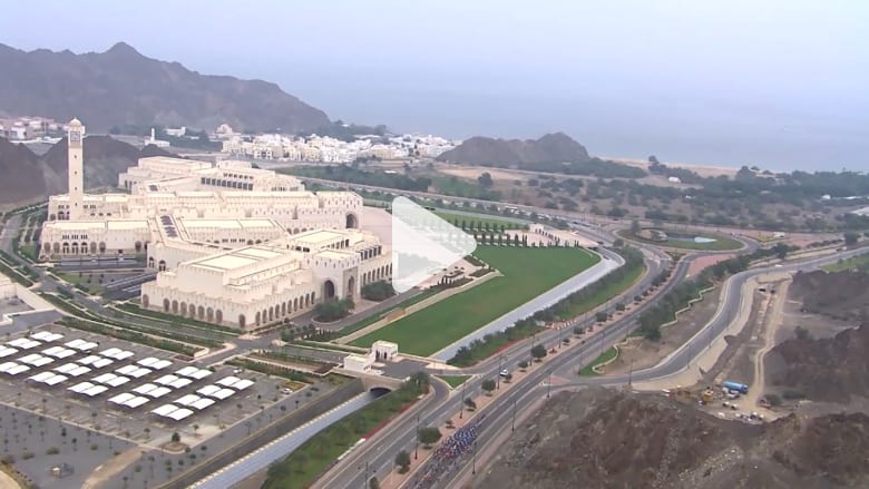 لماذا تهافتت قنوات من 180 دولة لتصوير شاطئ عُمان الأسبوع الماضي؟ لماذا تهافتت قنوات من 180 دولة لتصوير شاطئ عُمان الأسبوع الماضي؟