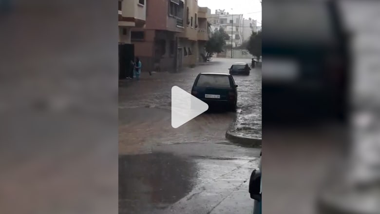 شاهد.. أمطار غزيرة في سلا المغربية تحول شوارعها إلى برك شاهد.. أمطار غزيرة في سلا المغربية تحول شوارعها إلى برك