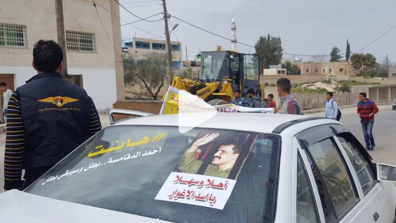 قرية " الدقامسة" تحتفي به رغم الطوق الأمني.. ووالدته: أريده بعيدا عن السياسة قرية " الدقامسة" تحتفي به رغم الطوق الأمني.. ووالدته: أريده بعيدا عن السياسة