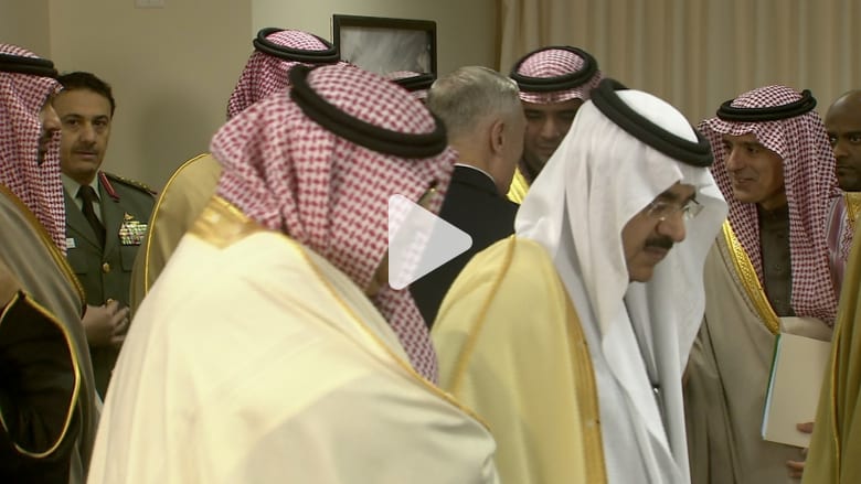 شاهد.. وزير دفاع أمريكا لعادل الجبير: من الجيد رؤيتك حيا الإيرانيون حاولوا قتلك شاهد.. وزير دفاع أمريكا لعادل الجبير: من الجيد رؤيتك حيا الإيرانيون حاولوا قتلك