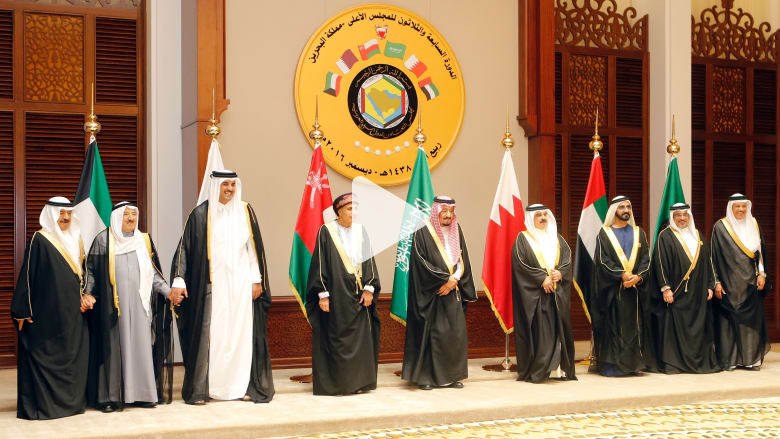 كريس سكينر لـCNN: العملة الخليجية الموحدة حلم لن يتحقق.. والبحرين هي الجسر المالي بين العالم والسعودية كريس سكينر لـCNN: العملة الخليجية الموحدة حلم لن يتحقق.. والبحرين هي الجسر المالي بين العالم والسعودية