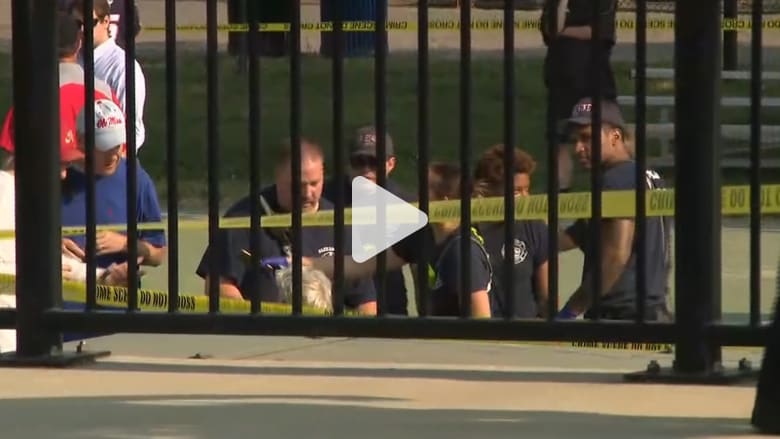 نائب يروي لـCNN تفاصيل الهجوم المسلح على برلمانيين أمريكيين: إطلاق ما يصل إلى 100 طلقة نارية نائب يروي لـCNN تفاصيل الهجوم المسلح على برلمانيين أمريكيين: إطلاق ما يصل إلى 100 طلقة نارية