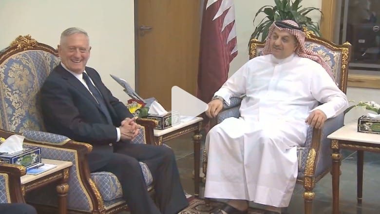 وزير الدفاع الأمريكي يلتقي أمير قطر والعطية في قاعدة العديد وزير الدفاع الأمريكي يلتقي أمير قطر والعطية في قاعدة العديد