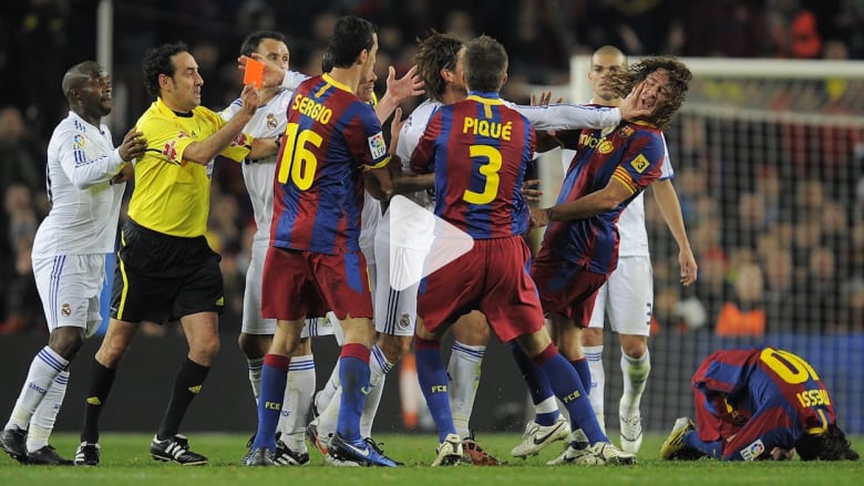 شاهد.. الجانب العنيف من الكلاسيكو بين لاعبي برشلونة وريال مدريد شاهد.. الجانب العنيف من الكلاسيكو بين لاعبي برشلونة وريال مدريد