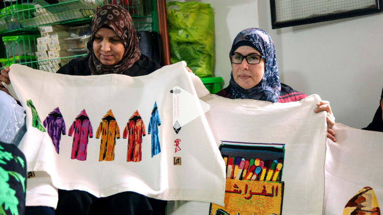 فن التطريز الفلسطيني يتألق بأعمال "آندي وارهول المرّاكشي" فن التطريز الفلسطيني يتألق بأعمال "آندي وارهول المرّاكشي"