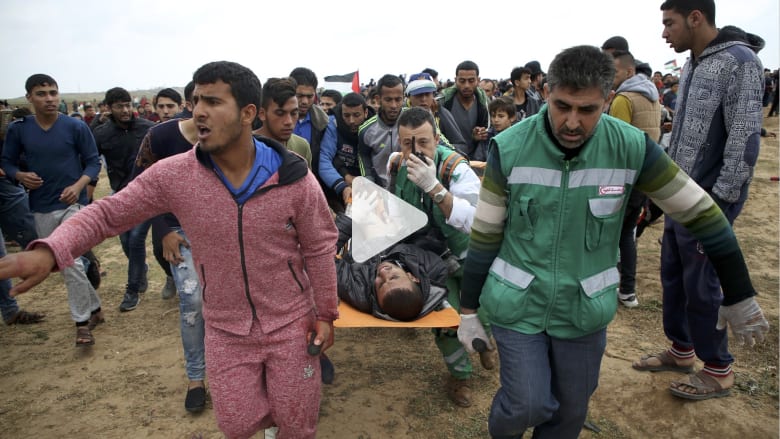 مقتل 7 فلسطينيين وإصابة 550 قرب السياج الأمني بغزة مقتل 7 فلسطينيين وإصابة 550 قرب السياج الأمني بغزة