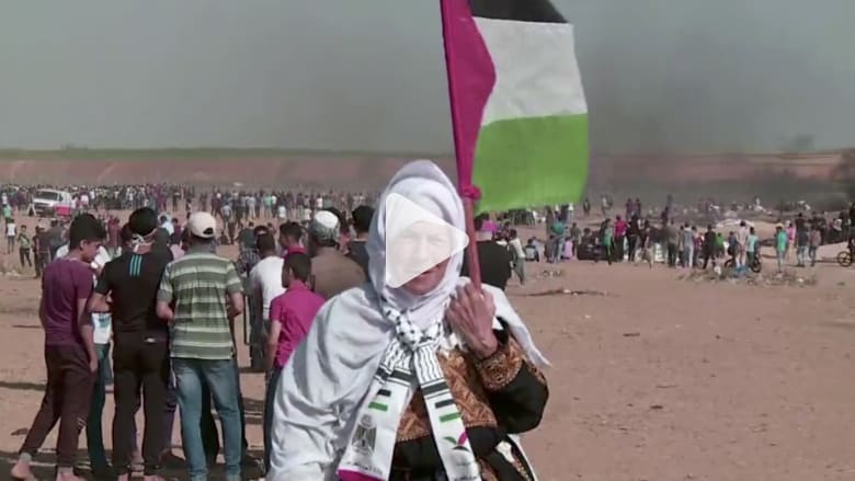 كاميرا CNN ترصد المواجهات بين فلسطينيين وجنود إسرائيليين على حدود غزة كاميرا CNN ترصد المواجهات بين فلسطينيين وجنود إسرائيليين على حدود غزة