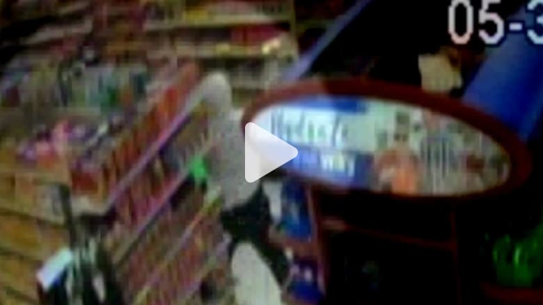 علب الفاصولياء.. "سلاح" الشرطة الأمريكية الجديد علب الفاصولياء.. "سلاح" الشرطة الأمريكية الجديد