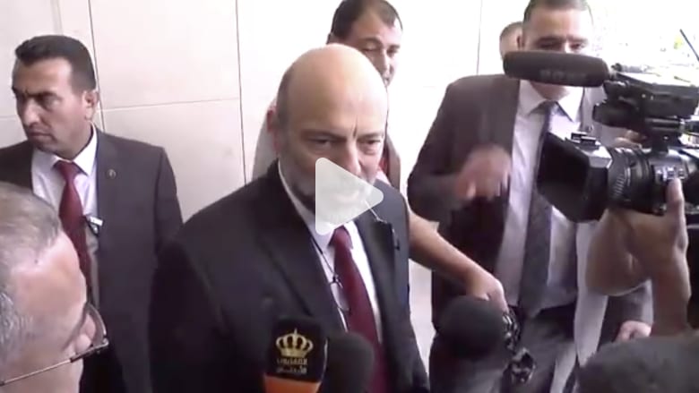الرزاز: سنتخذ إجراءات فورية لإعادة العربة إلى مسارها الرزاز: سنتخذ إجراءات فورية لإعادة العربة إلى مسارها