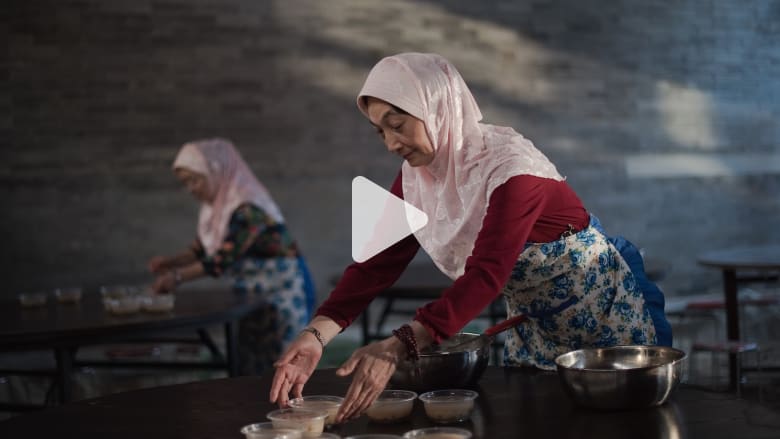بالصور.. موائد إفطار المسلمين من حول العالم بالصور.. موائد إفطار المسلمين من حول العالم