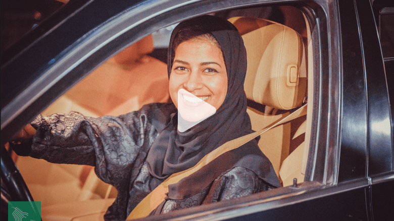 السعوديات "يجتحن" الشوارع بابتسامة كبيرة على الوجوه السعوديات "يجتحن" الشوارع بابتسامة كبيرة على الوجوه
