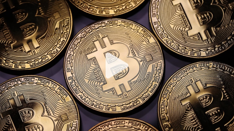 ما هو التعدين في عملة البيتكوين؟ وكيف يُكافأ المعدنين؟ ما هو التعدين في عملة البيتكوين؟ وكيف يُكافأ المعدنين؟