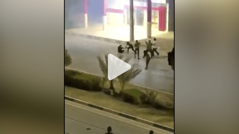 شاهد.. تحوّل مظاهرات سلمية في إيران إلى "العنف" شاهد.. تحوّل مظاهرات سلمية في إيران إلى "العنف"
