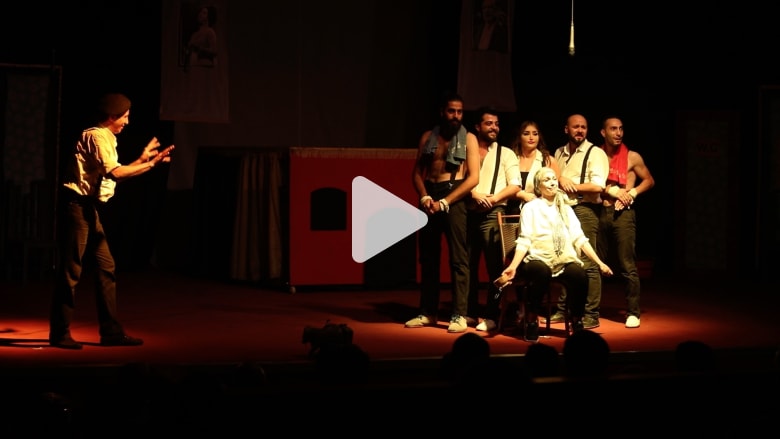السيرك الأوسط..عرض ساخر في دمشق يطرح تساؤلات عن نهاية الحرب السيرك الأوسط..عرض ساخر في دمشق يطرح تساؤلات عن نهاية الحرب
