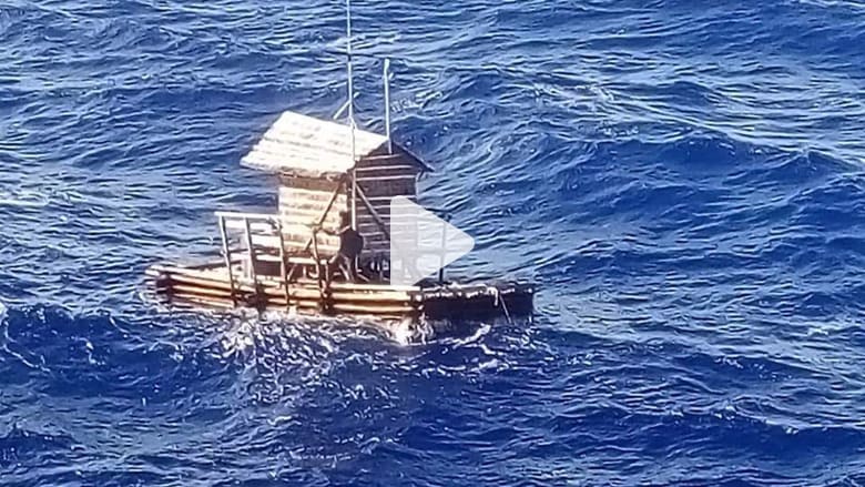 فتى إندونيسي ينجو بأعجوبة بعد أن فقد لـ 49 يوما في عرض البحر فتى إندونيسي ينجو بأعجوبة بعد أن فقد لـ 49 يوما في عرض البحر