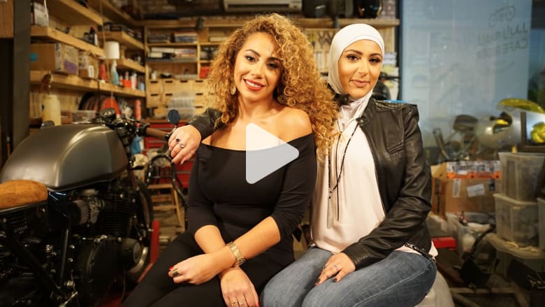 على دراجتيهما النارية.. شابتان عربيتان تجوبان الشرق الأوسط على دراجتيهما النارية.. شابتان عربيتان تجوبان الشرق الأوسط