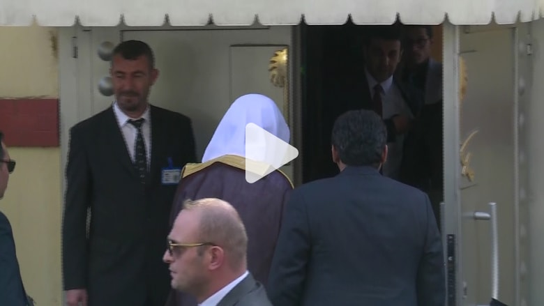 لحظة دخول النائب العام السعودي لقنصلية بلاده في إسطنبول لحظة دخول النائب العام السعودي لقنصلية بلاده في إسطنبول
