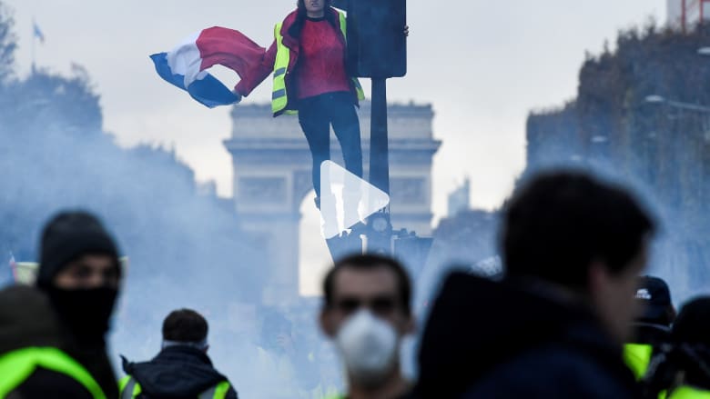الشانزليزيه يشهد أحد "أكثر المظاهرات عنفاً" بتاريخه الشانزليزيه يشهد أحد "أكثر المظاهرات عنفاً" بتاريخه