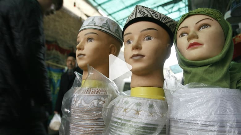 جولة طعام في أحد أكبر الأحياء المسلمة بالصين جولة طعام في أحد أكبر الأحياء المسلمة بالصين
