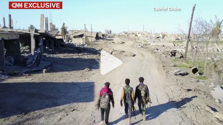 مشاهد حصرية للدمار الذي خلفه قتال داعش بـ"هجين" السورية مشاهد حصرية للدمار الذي خلفه قتال داعش بـ"هجين" السورية