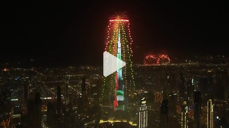 عروض برج خليفة تجذب أنظار العالم لاحتفالات دبي بالعام الجديد عروض برج خليفة تجذب أنظار العالم لاحتفالات دبي بالعام الجديد