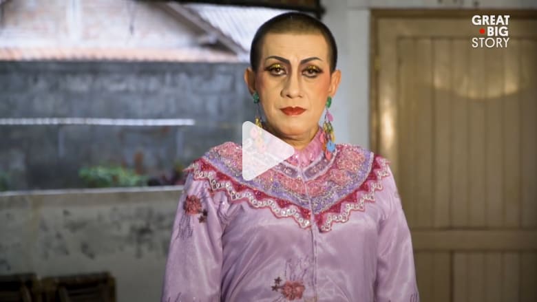 راقص أم راقصة؟ تعرّف إلى هذا النوع من الرقص في أندونيسيا راقص أم راقصة؟ تعرّف إلى هذا النوع من الرقص في أندونيسيا