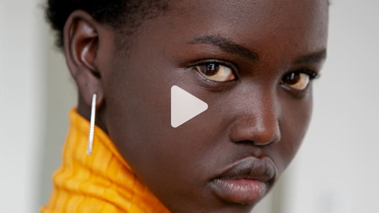 عارضة الأزياء السودانية الأصل أدوت أكيش.. برحلة نحو العالمية عارضة الأزياء السودانية الأصل أدوت أكيش.. برحلة نحو العالمية