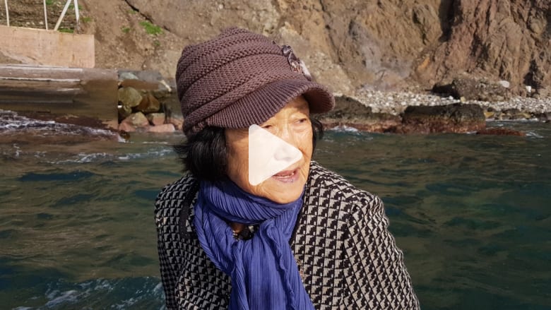 مسنة بعمر 81 عاماً تعيش وحدها على جزيرة متنازع عليها مسنة بعمر 81 عاماً تعيش وحدها على جزيرة متنازع عليها