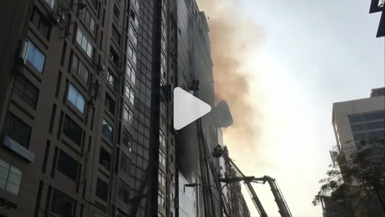 قتلى ومحاصرون جراء حريق هائل في مبنى تجاري في بنغلاديش قتلى ومحاصرون جراء حريق هائل في مبنى تجاري في بنغلاديش
