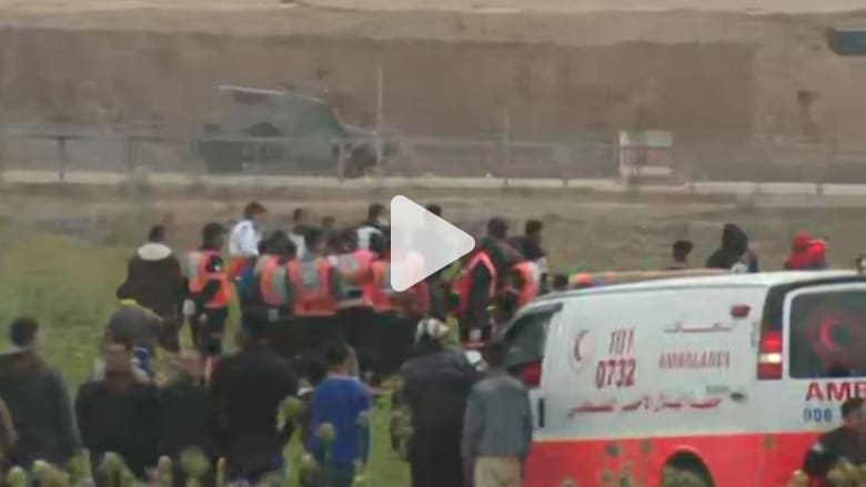 عشرات الفلسطينين يخرجون قرب حدود غزة ومقتل أحدهم عشرات الفلسطينين يخرجون قرب حدود غزة ومقتل أحدهم