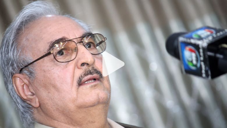 نبذه القذافي وعاش بأمريكا ليعود ويحظى بولاء "أقوى قوة" في ليبيا.. من هو خليفة حفتر نبذه القذافي وعاش بأمريكا ليعود ويحظى بولاء "أقوى قوة" في ليبيا.. من هو خليفة حفتر