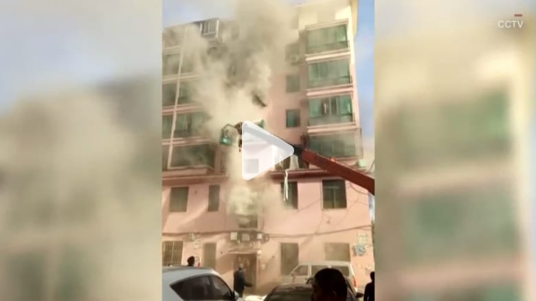 مراهق صيني ينقذ حياة 14 شخصاً بأقل من 30 دقيقة مراهق صيني ينقذ حياة 14 شخصاً بأقل من 30 دقيقة