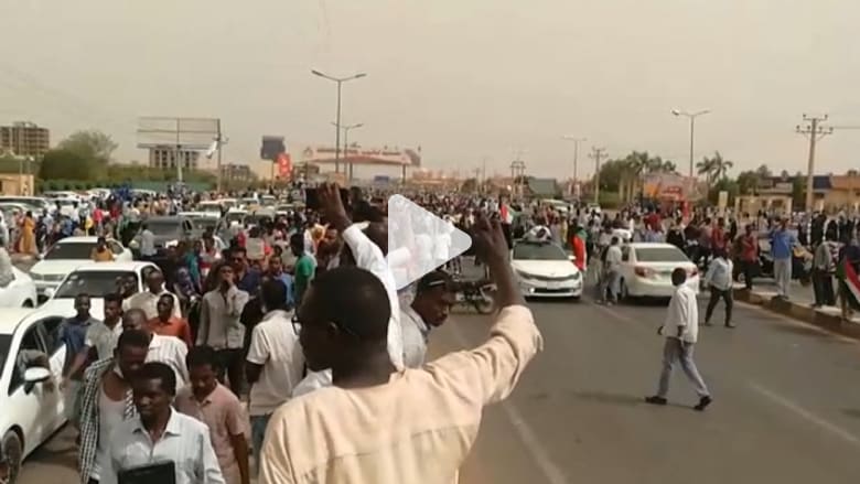 أكبر مظاهرة في السودان منذ حملة القمع في يونيو أكبر مظاهرة في السودان منذ حملة القمع في يونيو