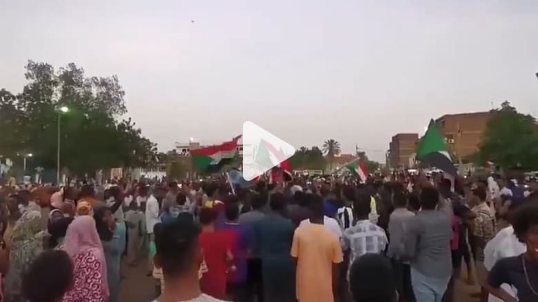احتفالات في السودان بعد التوصل لاتفاق "الفترة الانتقالية" احتفالات في السودان بعد التوصل لاتفاق "الفترة الانتقالية"