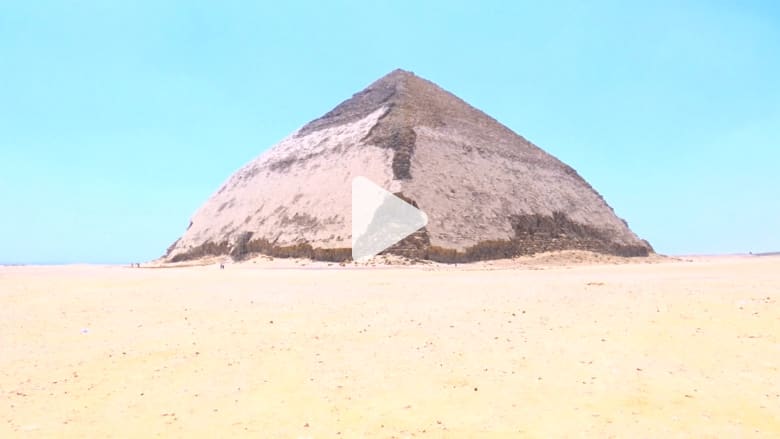 مصر تفتح هرم سنفرو المائل للزوار لأول مرة منذ عام 1965 مصر تفتح هرم سنفرو المائل للزوار لأول مرة منذ عام 1965